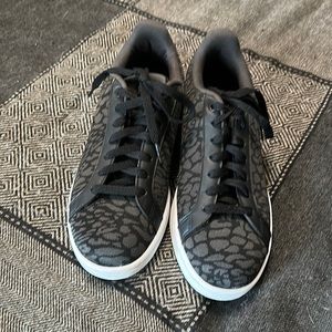 Adidasneo cloud foam shoes